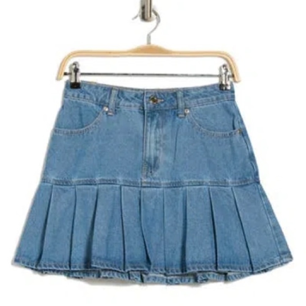 Stylish Blue Denim Mini Skirt